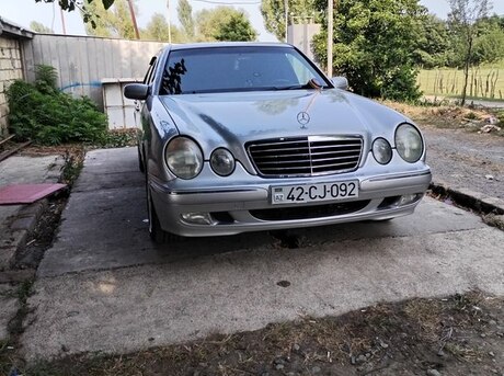 Mercedes E 220