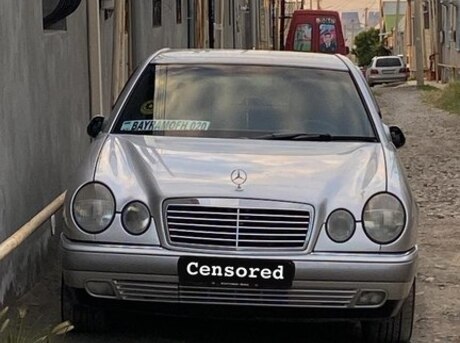 Mercedes E 240