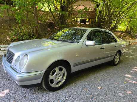 Mercedes E 240