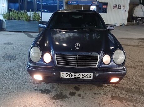 Mercedes E 230
