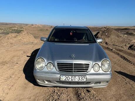 Mercedes E 220