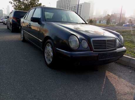 Mercedes E 220