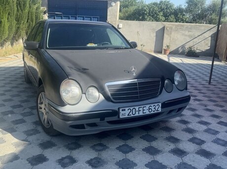 Mercedes E 200