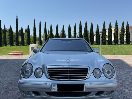 Mercedes E 320