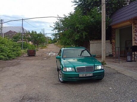 Mercedes C 180