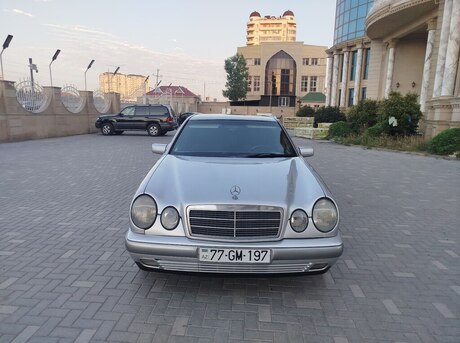 Mercedes E 230