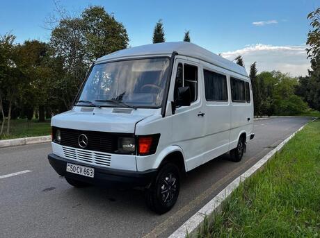 Mercedes 208 D