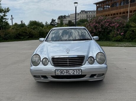 Mercedes E 220