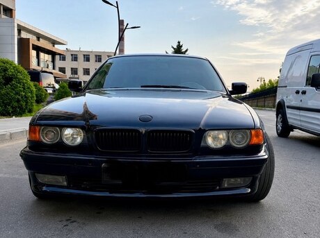 BMW 728
