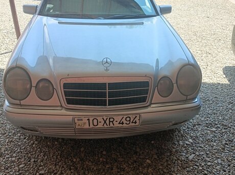 Mercedes E 200