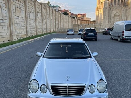 Mercedes E 320