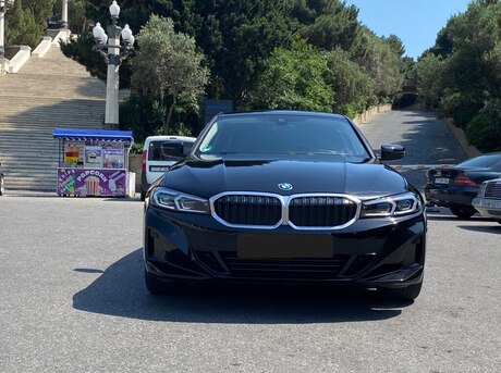 BMW 330e