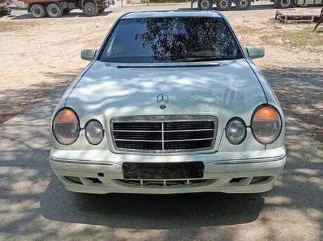 Mercedes E 230