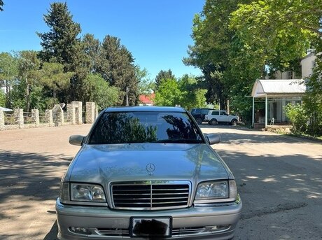 Mercedes C 230