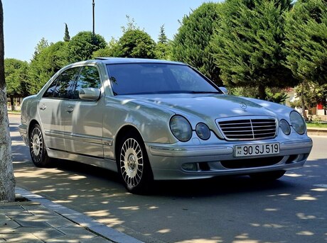 Mercedes E 240