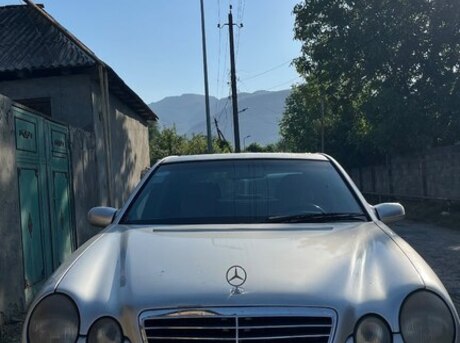 Mercedes E 240