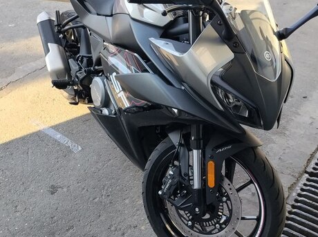 CFMOTO 300 SR