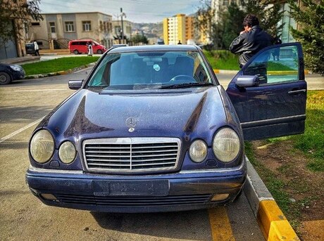 Mercedes E 220