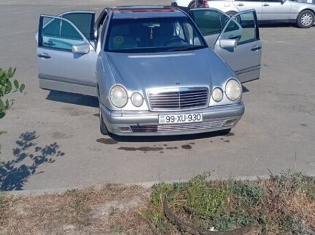 Mercedes E 200