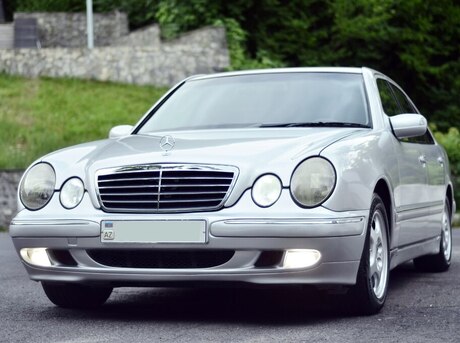 Mercedes E 220