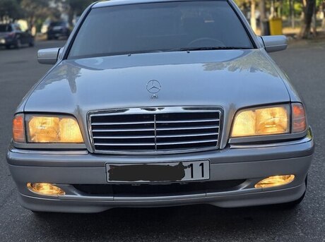 Mercedes C 200