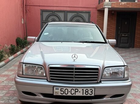 Mercedes C 200