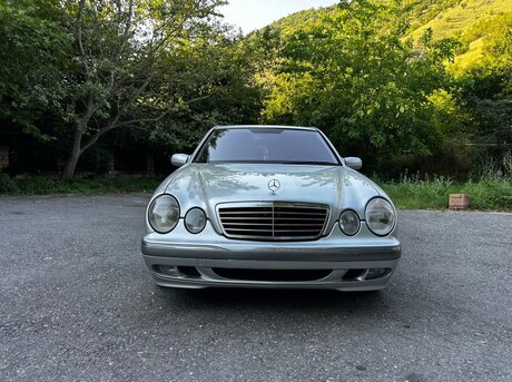Mercedes E 220