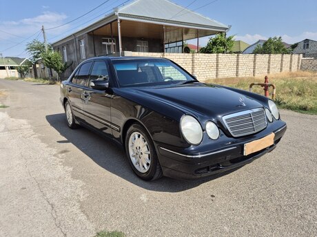 Mercedes E 220