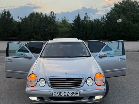 Mercedes E 200