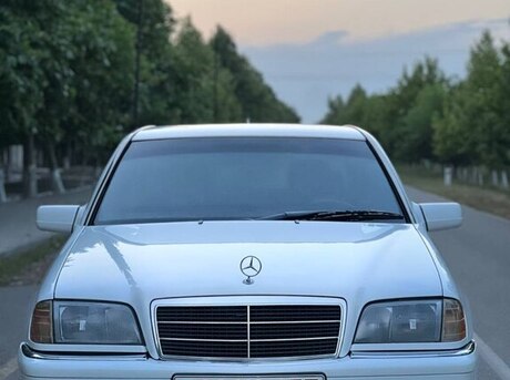 Mercedes C 200
