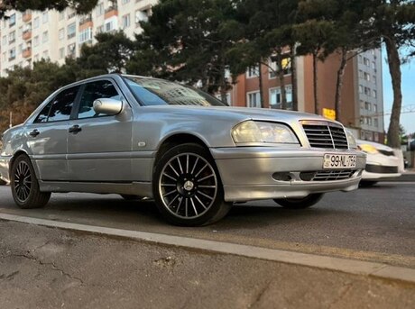 Mercedes C 200