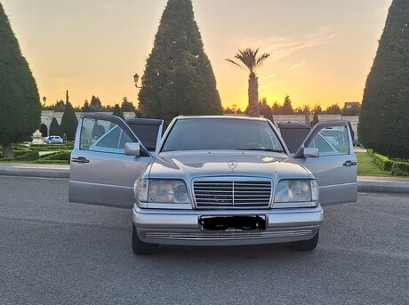 Mercedes 220 E