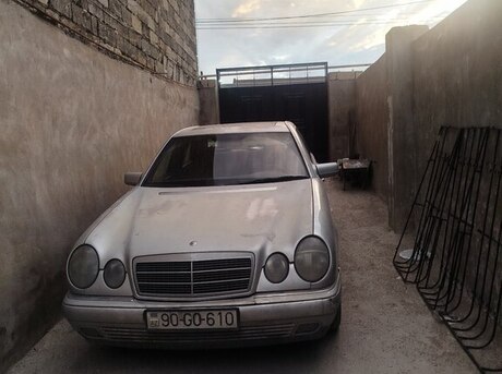Mercedes E 200