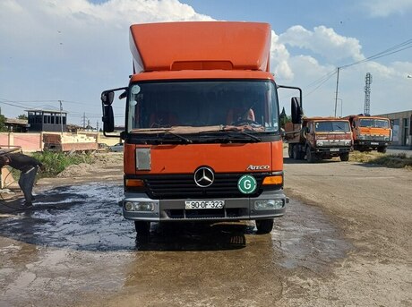 Mercedes Atego 815