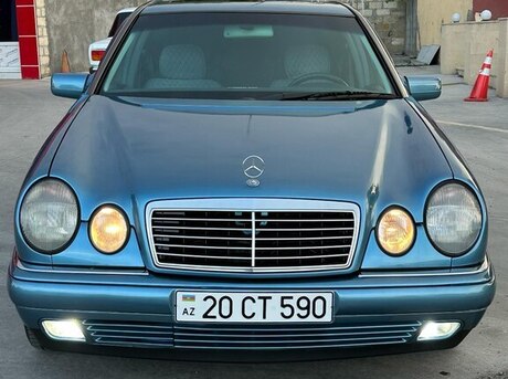 Mercedes E 240
