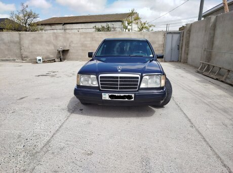 Mercedes 220 E