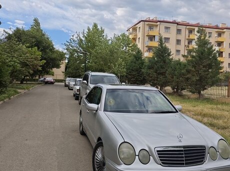 Mercedes E 240
