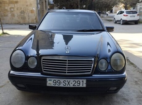 Mercedes E 240