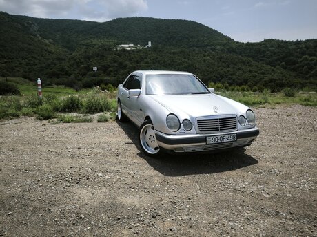 Mercedes E 300