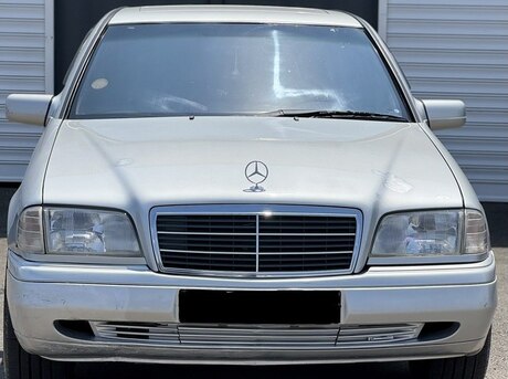 Mercedes C 200
