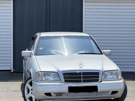 Mercedes C 200