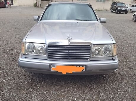 Mercedes 200 E