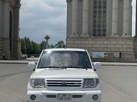 Mitsubishi Pajero io