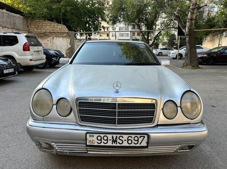 Mercedes E 230