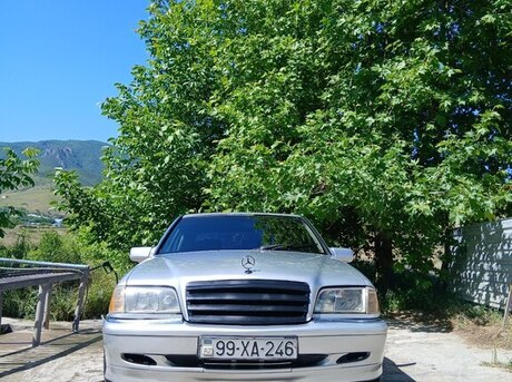 Mercedes C 200