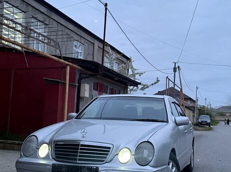 Mercedes E 220