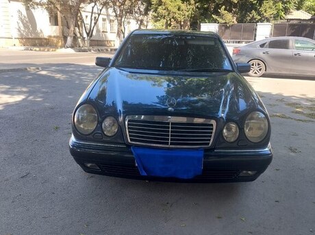 Mercedes E 240