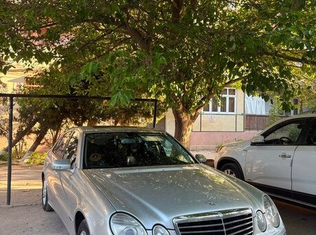 Mercedes E 220
