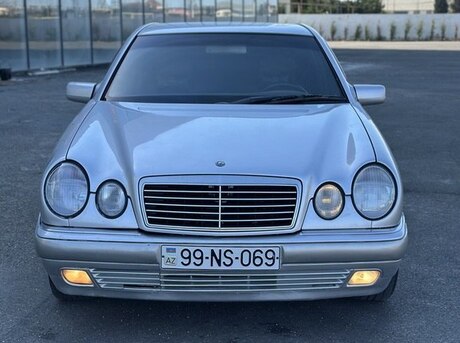 Mercedes E 240