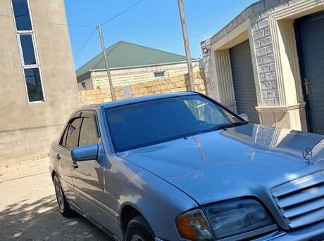 Mercedes C 200